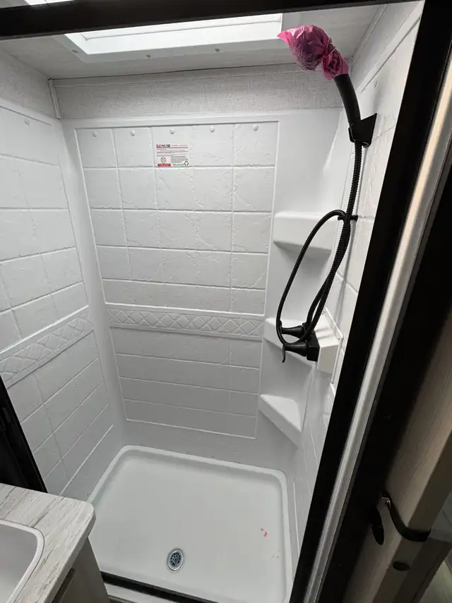 2025 ,Della Terra,East to West,Forest River 263RK in Travel Trailers & Campers in Prince Albert - Image 17