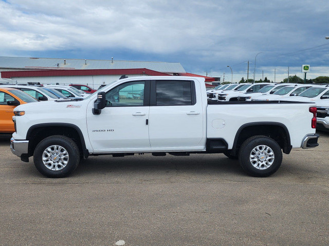 2025 Chevrolet Silverado 3500HD True North Edition 6'6 FOOT BOX  in Cars & Trucks in St. Albert - Image 3
