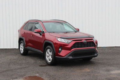 2020 Toyota RAV4 XLE | SunRoof | Cam | HtdSeats | Warranty to 20