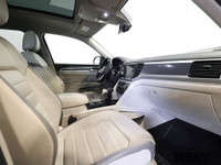 2022 Volkswagen Atlas Execline, !! FULLY LOADED !! Racing Green Metallic on Shetland Grey, R-Line Pa... (image 4)