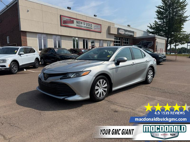 2019 Toyota Camry LE - Apple CarPlay in Cars & Trucks in Moncton