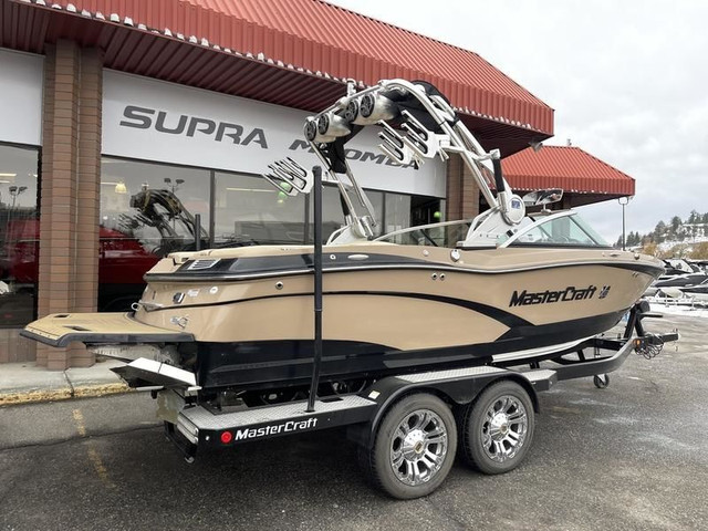 2015 MasterCraft X10 in Powerboats & Motorboats in Edmonton - Image 2