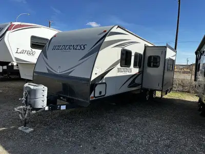 2016 Heartland Wilderness WD 2450 FBSpacious Living Wilderness is a full featured travel trailer in...