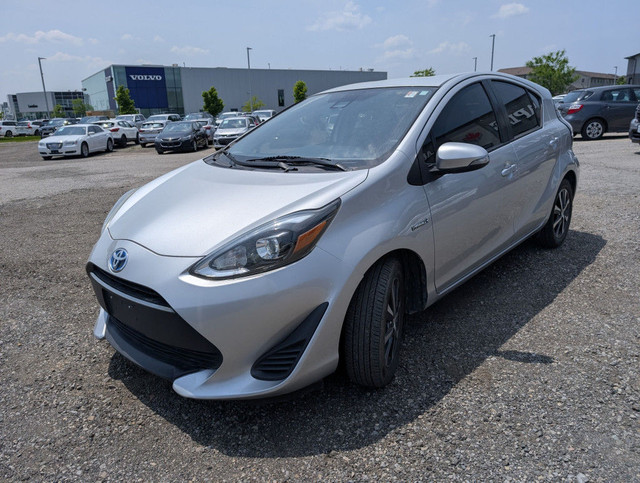 2019 Toyota Prius C Hybrid | CAMERA in Cars & Trucks in London - Image 2