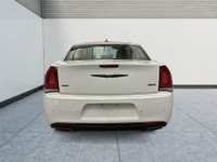 Chrysler 300 Touring L AWD 2022 Elegance, confort et traction integrale. Disponible maintenant chez... (image 6)
