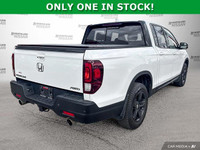 APPLE CARPLAY ANDROID AUTO | RUNNING BOARDS | TONNEAU COVER! Check out this 2022 Honda Ridgeline Bla... (image 6)