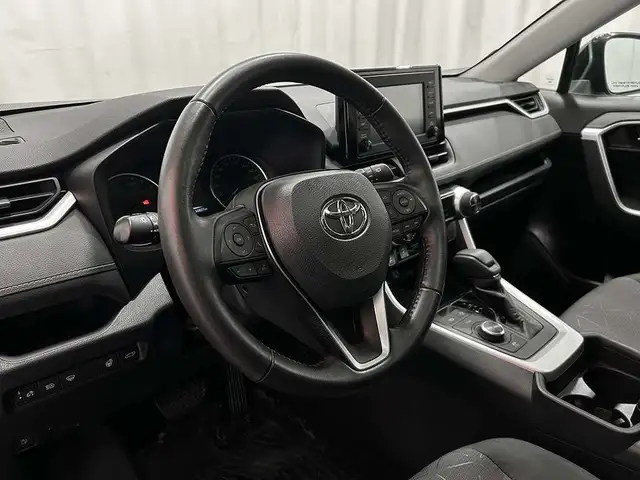 2020 Toyota RAV4 XLE AWD - TOIT OUVRANT - VOLANT CHAUFFANT - MAG in Cars & Trucks in Québec City - Image 12