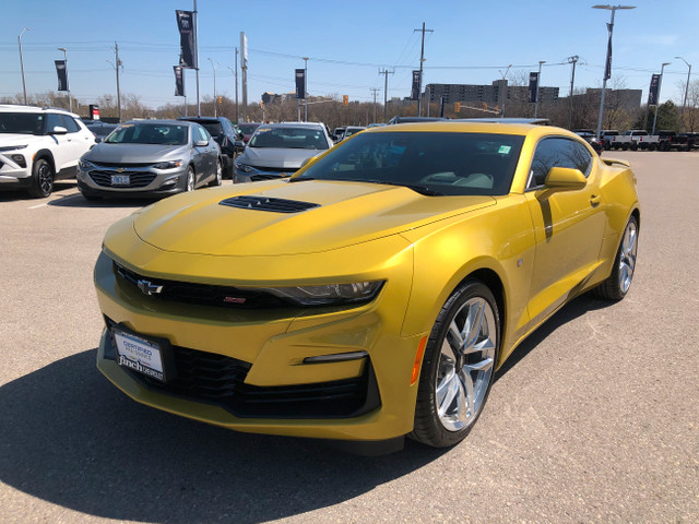REDUCED 2SS LOW MILES V8 6 Speed 2024 Chevrolet Camaro  in Cars & Trucks in London - Image 2