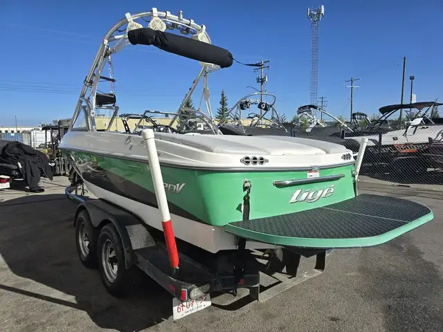 2007 Tige Boats 20V Surf Boat FINANCING AVAILABLE in Powerboats & Motorboats in Saskatoon - Image 7