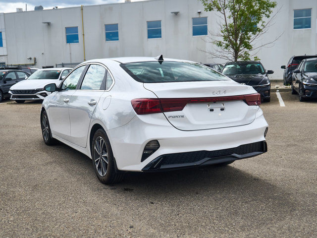2022 Kia Forte EX | Charging Pad | Apple CarPlay | Heated Wheel in Cars & Trucks in Edmonton - Image 3