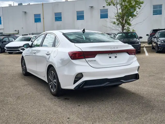 2022 Kia Forte EX | Charging Pad | Apple CarPlay | Heated Wheel in Cars & Trucks in Edmonton - Image 4