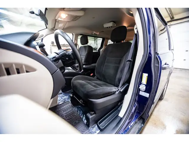 2015 Dodge Grand Caravan SE in Cars & Trucks in Calgary - Image 12