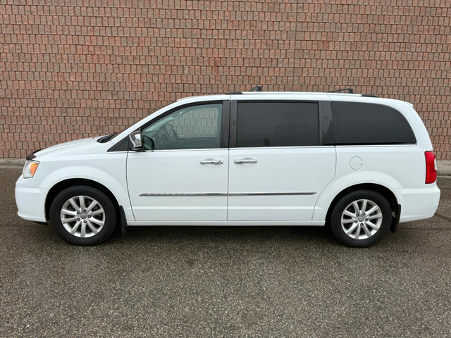 2016 Chrysler Town & Country LIMITED | ONE OWNER | CLEAN CARFAX  in Cars & Trucks in Oshawa / Durham Region - Image 3