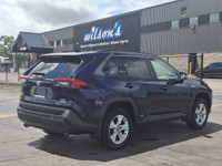 Come see this certified 2020 Toyota RAV4 Hybrid XLE AWD | Sunroof | Heated Seats | Radar Cruise | Bl... (image 5)