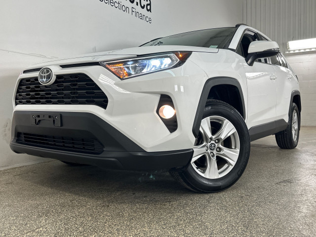 2020 Toyota RAV4 XLE XLE/SUNROOF/CLEAN! in Cars & Trucks in Belleville - Image 4