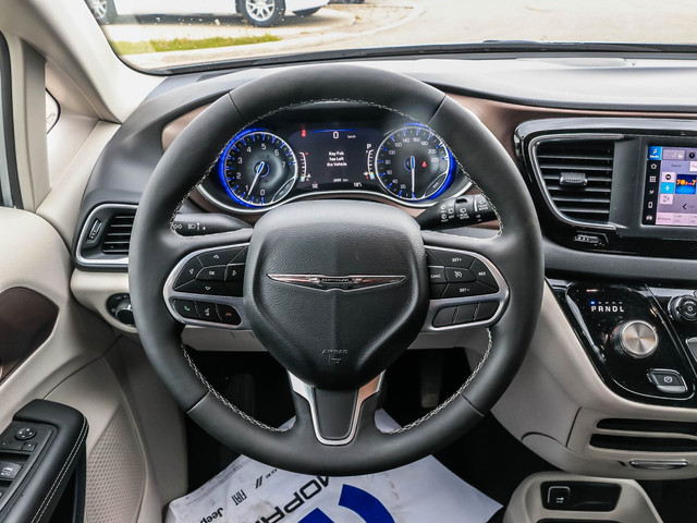 2024 Chrysler Grand Caravan SXT STOW N GO | CARPLAY | BACKUP... in Cars & Trucks in London - Image 3
