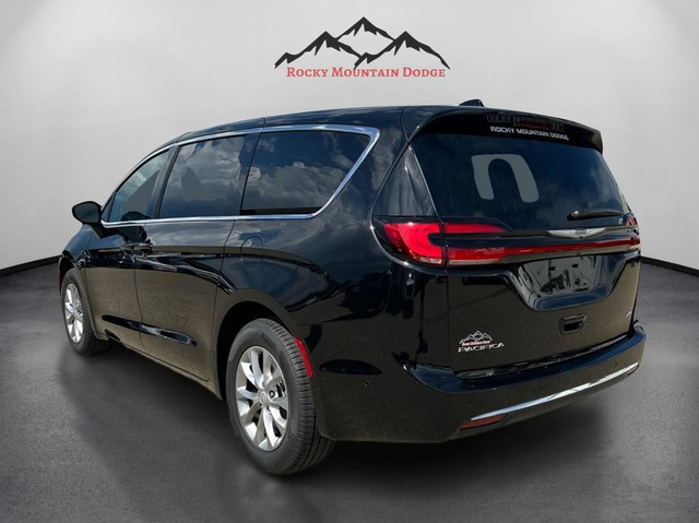 2025 Chrysler Pacifica Select in Cars & Trucks in Red Deer - Image 3