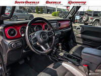 Apple Carplay / Android Auto, 1 Owner, Clean Accident History Report, Blind-Spot/Rear Cross-Path Det... (image 9)