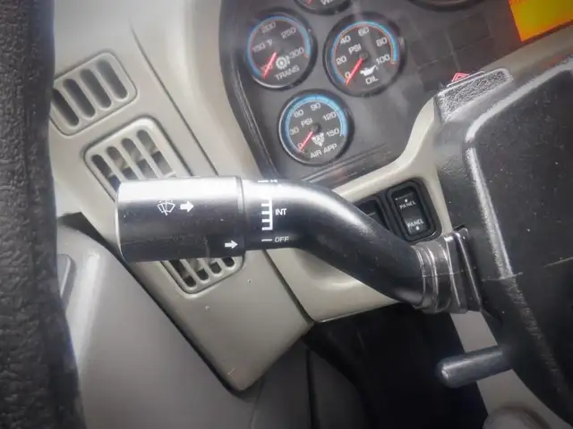 2012 international DuraStar 4300 Welding Service Truck with Air  in Heavy Trucks in Richmond - Image 29