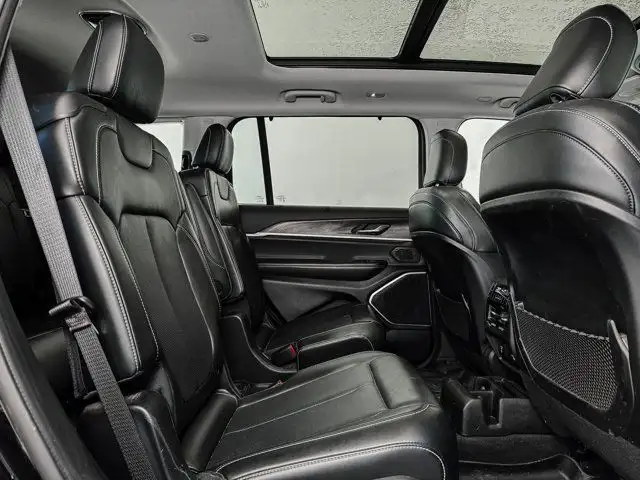 2021 Jeep Grand Cherokee L Limited | Remote Start | Leather in Cars & Trucks in Grande Prairie - Image 39