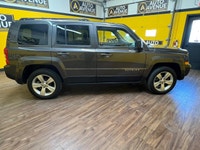 THE 2015 JEEP PATRIOT NORTH COMBINES CLASSIC JEEP STYLE WITH PRACTICAL EVERYDAY FUNCTION. RUGGED ENO... (image 5)
