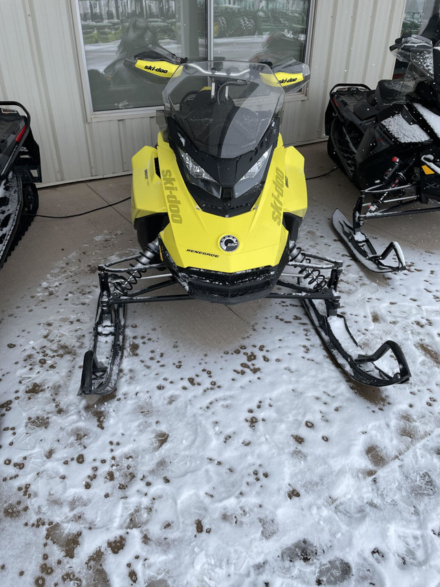 2021 Ski-Doo Renegade® Adrenaline 850 E-TEC® - Yellow/Black in Snowmobiles in Charlottetown - Image 2