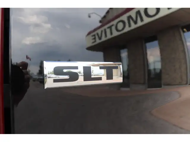 2022 Ram 1500 Classic SLT LUXURY EDITION CREW 4X4, LOADED/LEATHE in Cars & Trucks in Winnipeg - Image 39