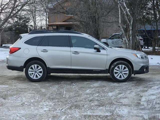 2015 Subaru Outback 2.5i Premium 4dr All-wheel Drive CVT in Cars & Trucks in City of Toronto - Image 8