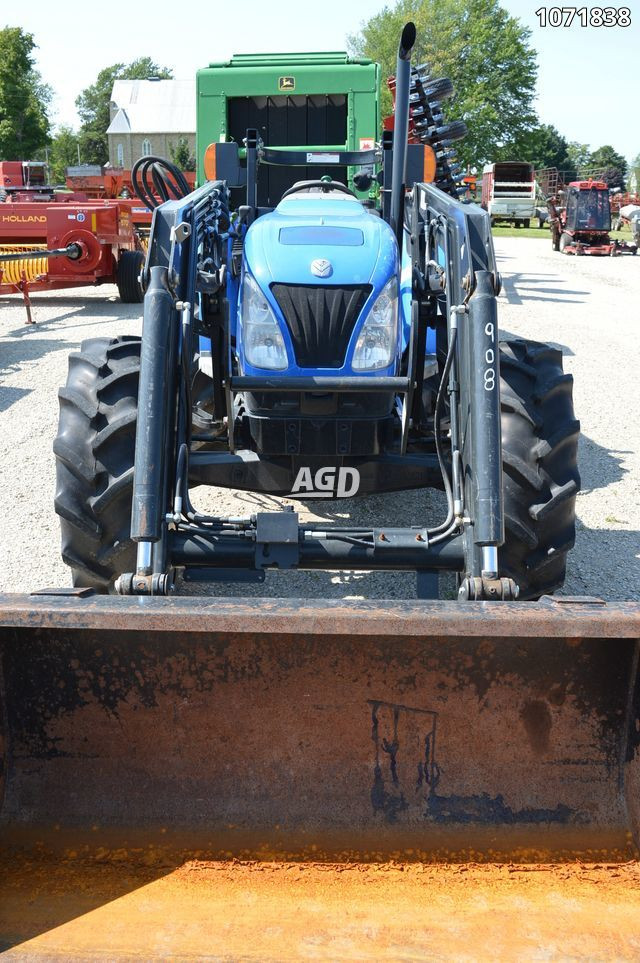 2005 New Holland TN60A Tractor in Farming Equipment in Grand Bend - Image 3