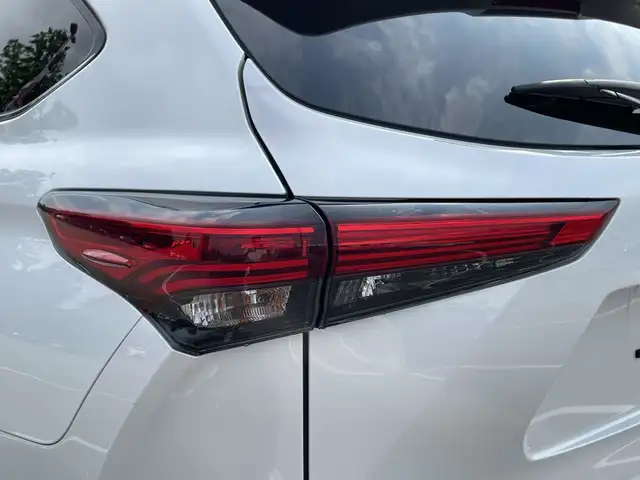 2022 Toyota Highlander XLE 1 OWNER,FULL SERVICE HISTORY,NEW O... in Cars & Trucks in City of Toronto - Image 9