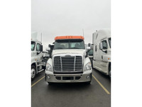  2015 Freightliner Cascadia 450 HP | Daycab