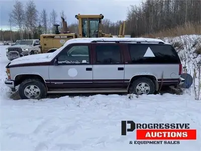 1994 Suburban Ambulance Stretcher and some equipment c/w back seat Gas Engine, Auto Trans, 2 wheel d...