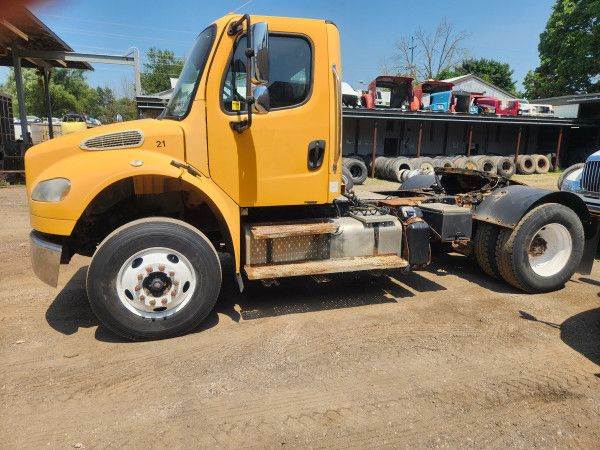 2012 Freightliner M2 in Heavy Trucks in Stratford - Image 3
