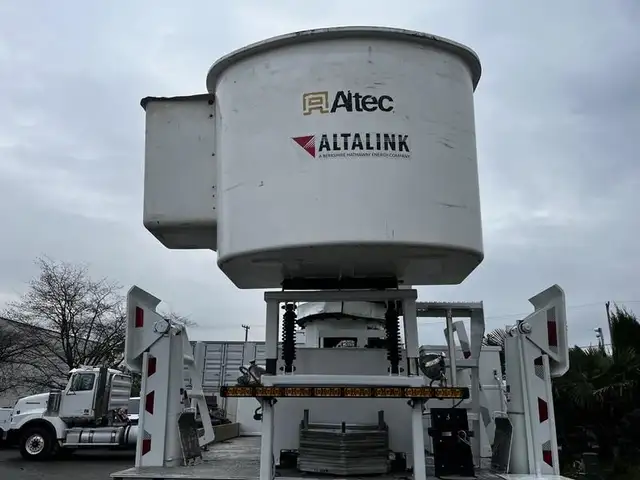 2011 western-star-trucks 4900 Twin Steer DD15 Altec AH85A Bucket in Heavy Trucks in Richmond - Image 16