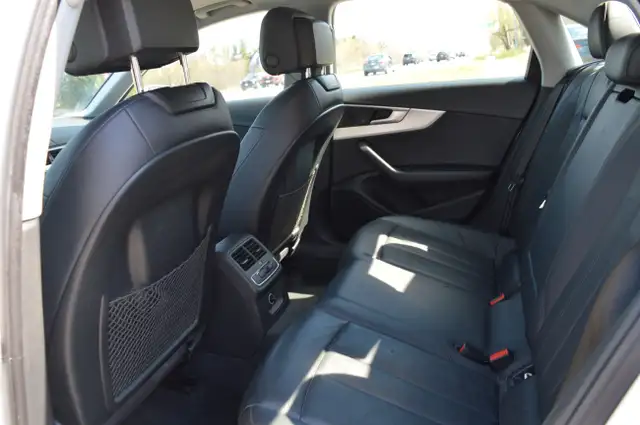 2017 Audi A4 4dr Sdn Auto Komfort quattro in Cars & Trucks in Markham / York Region - Image 11