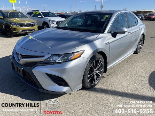 2020 Toyota Camry Hybrid SE - Sunroof - Heated Leather in Cars & Trucks in Calgary - Image 3