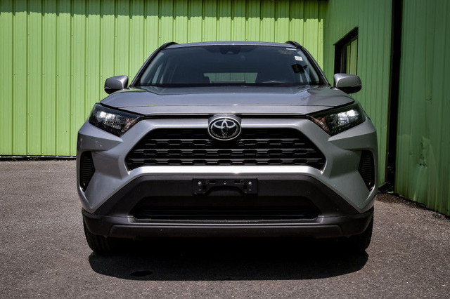 2020 Toyota RAV4 LE • LOW MILEAGE • HEATED SEATS • CP/AA • LANE  in Cars & Trucks in Ottawa - Image 4