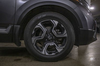 This Honda CR-V has a strong Intercooled Turbo Regular Unleaded I-4 1.5 L/91 engine powering this Va... (image 4)