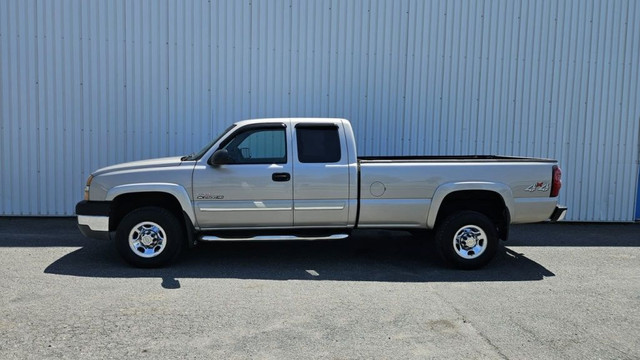 2004 Chevrolet Silverado 2500HD in Cars & Trucks in Longueuil / South Shore - Image 3
