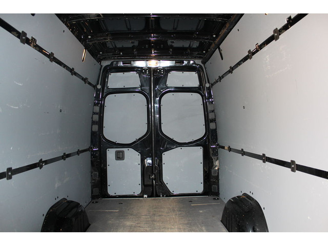 2019 Mercedes-Benz Sprinter Cargo Van \"4X4\" - 170\" FULL SIZE  in Cars & Trucks in City of Toronto - Image 4