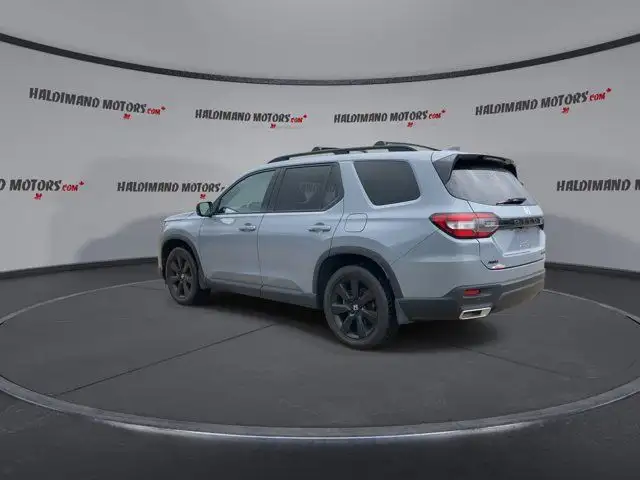 2023 Honda Pilot Black Edition AWD | AC Seats | Heated Seats in Cars & Trucks in Hamilton - Image 7