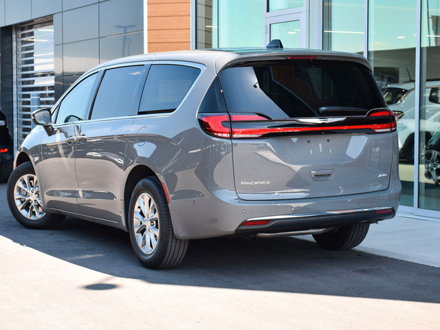  2023 Chrysler Pacifica Touring L | Demo | Blind Spot | Lane Dep in Cars & Trucks in Calgary - Image 4