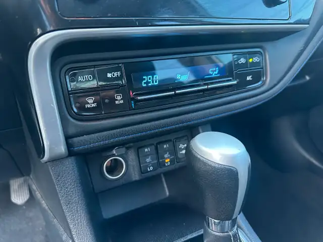 2019 Toyota Corolla SE | Sunroof | Leather in Cars & Trucks in City of Toronto - Image 16