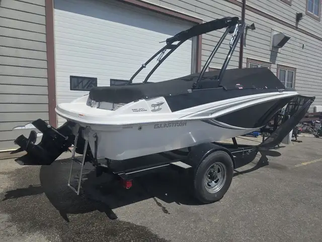 2014 Glastron 185 GLS FINANCING AVAILABLE in Powerboats & Motorboats in Saskatoon - Image 9