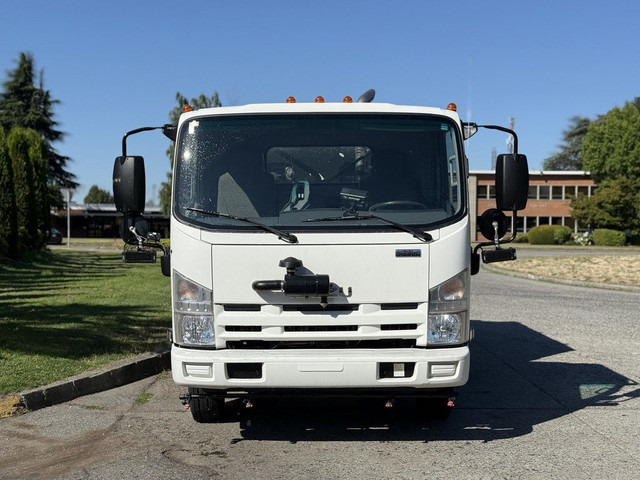 2014 Isuzu NRR Diesel Sweeper Sprayer Dump Truck in Heavy Trucks in Delta/Surrey/Langley - Image 3