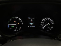 Elegance meets efficiency in this 2021 Toyota SIENNA XSE 7-PASS. NAVIGATION, SUN/MOONROOF, HEATED FR... (image 2)