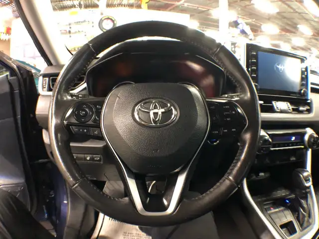 2019 Toyota RAV4 XLE AWD LEATHER SUNROOF L/ASSIST B/SPOT CARPLAY in Cars & Trucks in City of Toronto - Image 17