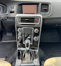 2018 Volvo S60 T5 Dynamic AWD Sedan - Navigation|Rearview camera|Parking sensors|Blind-spot/Lane ass... (image 9)