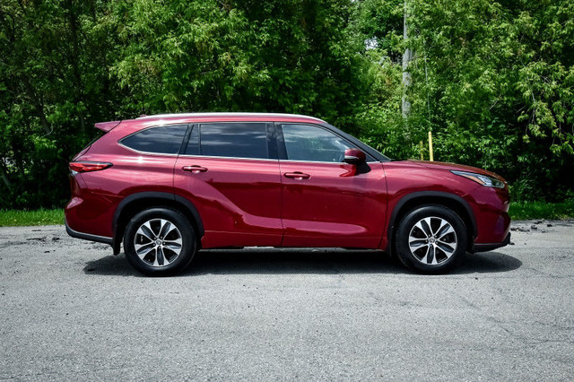 2021 Toyota Highlander XLE • SUNROOF • POWER LIFTGATE • HEATED S in Cars & Trucks in Kingston - Image 2