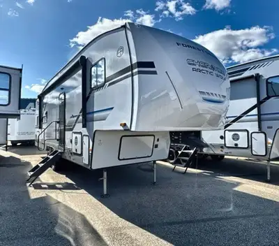 Family Fun Awaits!Interior Highlights:Oversized U-Dinette: With enough room for the whole family, th...